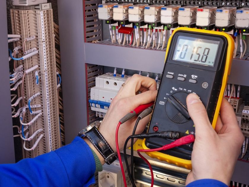 Bornova Elektrik Panosu Sigorta Kutusu Montajı Bakımı Elektrikçi Ustası