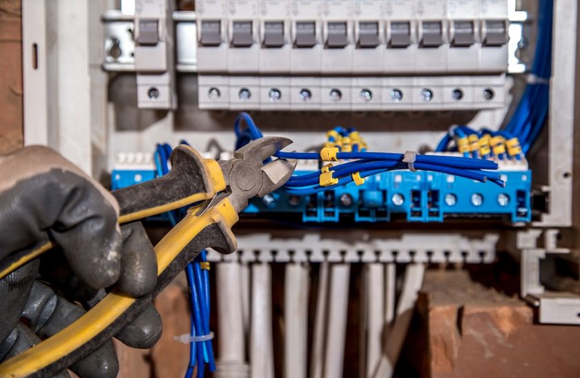 Gaziemir Elektrik Panosu Sigorta Kutusu Montajı Bakımı Elektrikçi Ustası