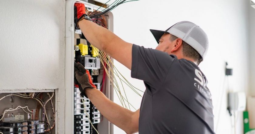 Gıda Çarşısı Elektrik Panosu Sigorta Kutusu Montajı Bakımı Elektrikçi Ustası