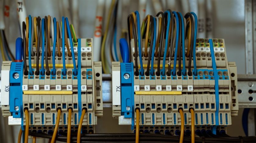 Güzelbahçe Elektrik Panosu Sigorta Kutusu Montajı Bakımı Elektrikçi Ustası