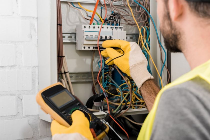 İzmir Elektrikçi Ustası En Yakın Hızlı Elektrikçi