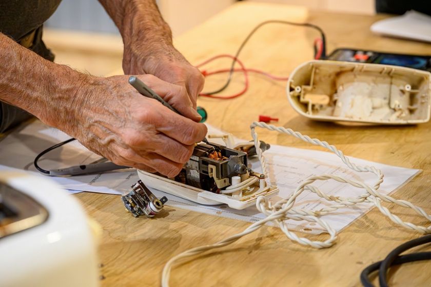 İzmir Kombi Klima Şofben Ev Aletleri Elektrik Hattı Montaj Kurulum