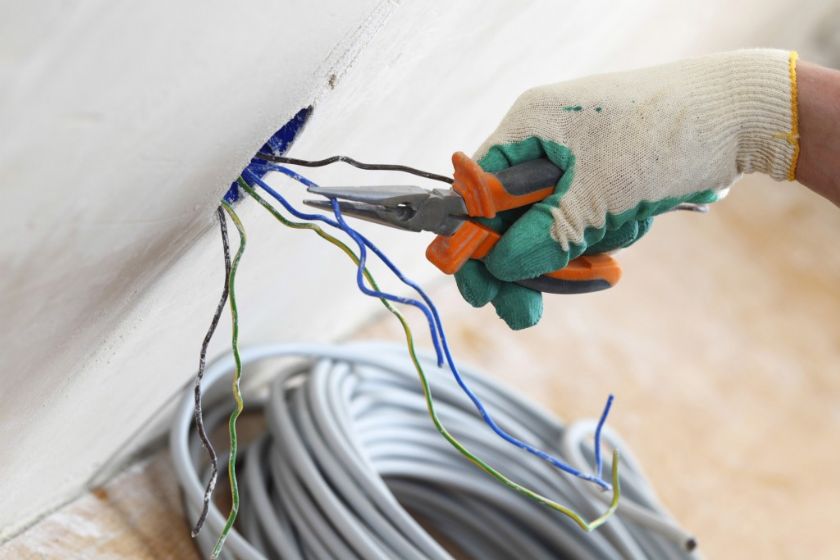 Karabağlar Elektrikçi Ustası En Yakın Hızlı Elektrikçi