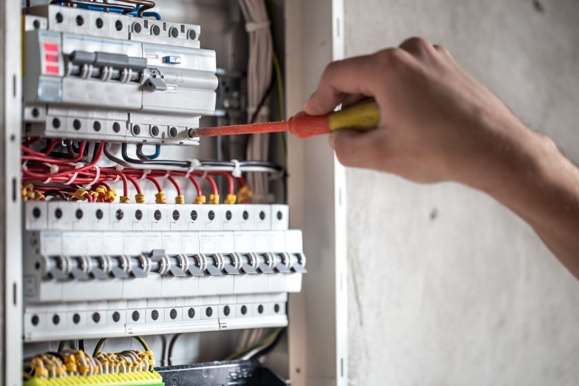 Kemalpaşa Elektrik Panosu Sigorta Kutusu Montajı Bakımı Elektrikçi Ustası