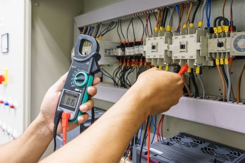 Kemeraltı Elektrik Panosu Sigorta Kutusu Montajı Bakımı Elektrikçi Ustası