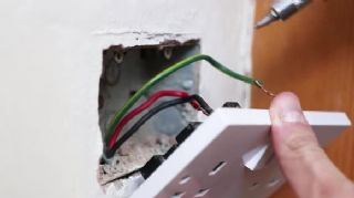 Bayraklı Elektrikçi Ustası En Yakın Hızlı Elektrikçi