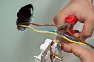 Kemalpaşa Organize Sanayi Elektrikçi Ustası En Yakın Hızlı Elektrikçi