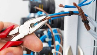 Urla Elektrikçi Ustası En Yakın Hızlı Elektrikçi